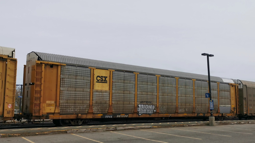 CSXT B11772 (Body) TTGX 981698 (Flat)